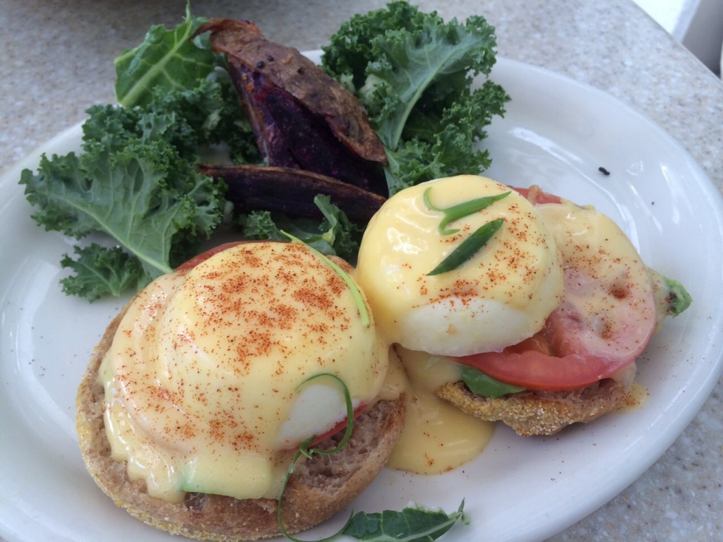 Local Farm EGGS BENEDICT（エッグベネディクト）