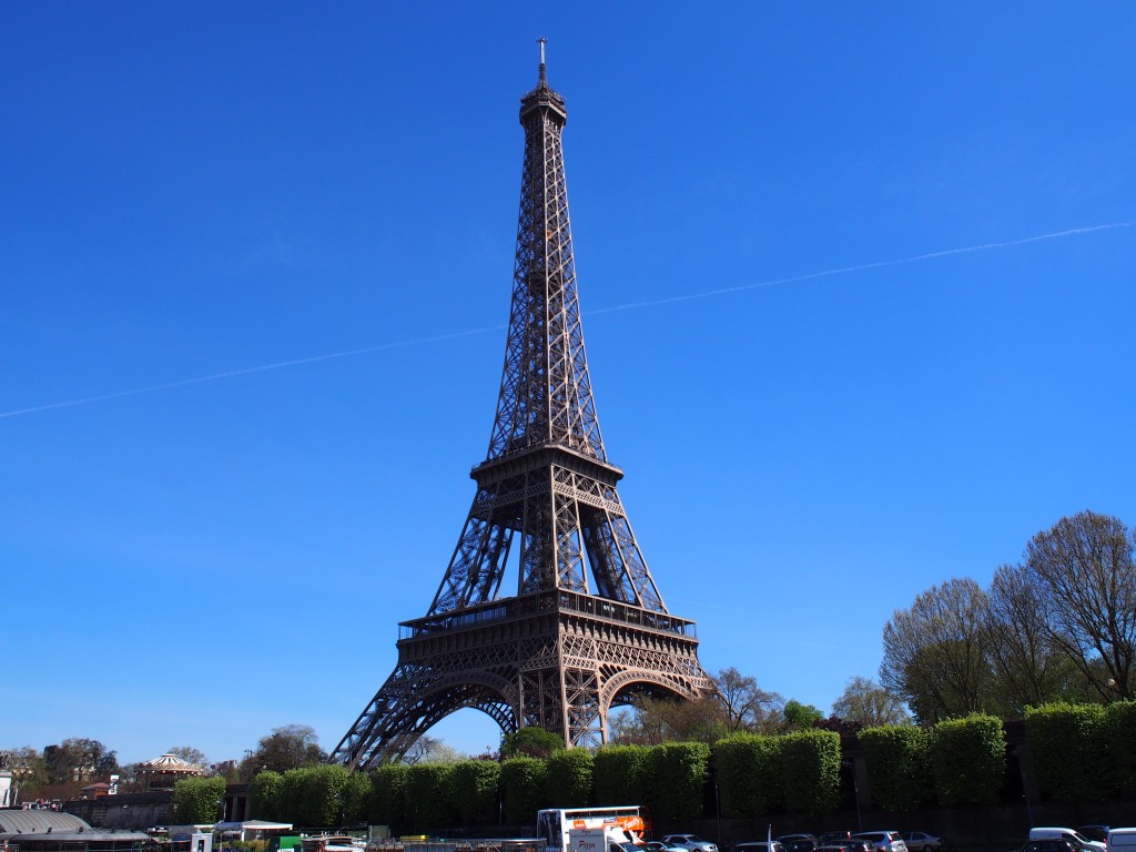 パリの象徴 エッフェル塔 (Tour Eiffel)