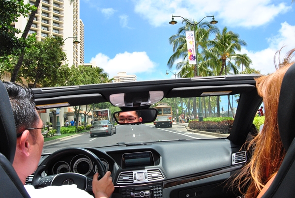 ハワイで高級車をレンタカー 高級車 アメ車のレンタカーならハワイ ラグジュアリー カーレンタルズ Tripuuu トリップー